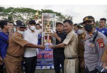 Bupati Bulukumba Menutup Secara Resmi Turnamen PPDI Cup 1 Bupati Bulukumba Andi Muchtar Ali Yusuf menutup turnamen sepakbola Persatuan Perangkat Desa Indonesia (PPDI) Cup 1 di lapangan sepakbola Desa Bontomanai, Kecamatan Rilau Ale, Selasa 1 Maret 2022.