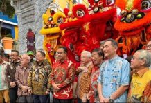 Resmikan Gapura Chinatown Glodok, Rocky Gerung itu Simbol Kedekatan Anies dengan Minoritas Foto: Gubernur DKI Anies Baswedan resmikan gapura Chinatown Glodok/Net