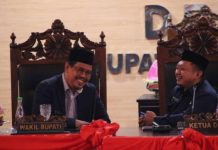 Wabup Edy Manaf Hadiri Rapat Paripurna Penetapan Usulan Pokir 2023 FOTO: Wakil Bupati Bulukumba Andi Edy Manaf menghadiri rapat paripurna DPRD Bulukumba dengan agenda penetapan usulan Pokok-pokok Pikiran Tahun Anggaran 2023 di ruang rapat paripurna DPRD Bulukumba, Jumat malam, 18 Maret 2022