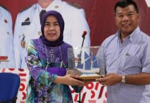 Mulyati Nur Masuki Purna Bakti Andi Utta: Saya Masih Butuh Sosoknya FOTO: Kepala Dinas Kependudukan dan Pencatatan Sipil Andi Mulyati Nur memasuki masa purna bakti atau pensiun sebagai Aparatur Sipil Negara (ASN) per 31 Maret yang lalu.