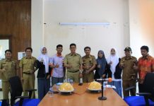 Lepas Peserta PIR Nasional Wabup Edy Manaf: Terima Kasih Telah Menjadi Duta Bulukumba FOTO: Wakil Bupati Bulukumba Andi Edy Manaf saat foto bersama dengan Perkemahan Ilmiah Remaja (PIR) Tingkat Nasional.