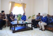 Fiadifa Sumbang Kurban 1 Ekor Sapi Limosin di Bulukumba FOTO: Sekda Pemkab Bulukumba Muh Ali Saleng saat menerima Perkumpulan Forum Istri Anggota Holding Farmasi (Fiadifa) Indonesia diruang kerjanya.