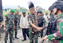 Komandan Korem 172/PWY Kunker ke Kabupaten Nduga FOTO: Komandan Korem 172/PWY Brigjen TNI J.O. Sembiring, melaksanakan kunjungan kerja ke Distrik Kenyam, Kabupaten Nduga, Provinsi Papua, Kamis (7/7).