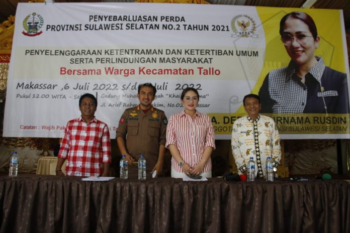 FOTO: Anggota DPRD Sulawesi Selatan dari Fraksi Golkar, Debbie Purnama Rusdin melakukan sosialisasi penyebarluasan Perda Provinsi Sulawesi Selatan Nomor 2 Tahun 2021, tentang penyelenggaraan ketentraman dan ketertiban umum serta perlindungan masyarakat, Kamis (07/07/2022).