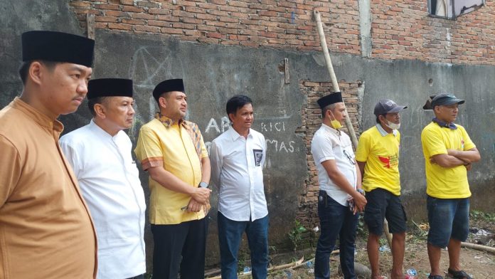 FOTO: Dari kiri Aat Sekertaris AMPG Makassar, Sekertaris dan Ketua DPD II Golkar Makassar, Irian Ahmad, Munafri Arifuddin dan Fungsionaris Partai.