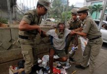 Pro-Kontra Draf RUU KUHP, Pasal Tentang Gelandangan Jadi Sorotan FOTO: Satpol PP saat mengamankan Gelandangan di DKI Jakarta. (IST)