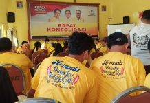 DPD II Golkar Makassar Beri Reward Bagi Kelompok Maupun Personal Rekruitmen eKTA FOTO: DPD II Partai Golkar, Angkatan Muda Partai Golkar (AMPG), Kesatuan Perempuan Partai Golkar (KKPG) Kota Makassar menggelar konsolidasi di Sekretariat Partai Golkar Kota Makassar. Senin, (11/7)