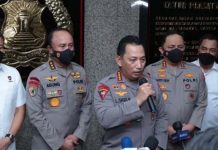 Kadiv Propam “Menghilang” Tak Hadir di Samping Kapolri Saat Para Jenderal Dikumpulkan FOTO: Kadiv Propam Irjen Ferdy Sambo tak terlihat hadir saat Kapolri Jenderal Listyo Sigit menggelar konfrensi pers (ist)