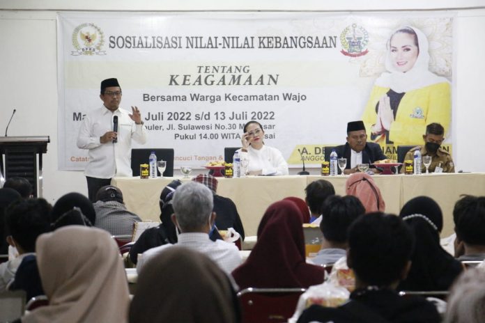 FOTO: Anggota Komisi A, DPRD Sulawesi Selatan dari Fraksi Golkar, Debbie Purnama Rusdin kembali menyapa warga kecamatan Wajo melalui sosialisasi Kebangsaan dengan tema keagamaan. Ratusan warga hadir dalam Sosialisasi itu.