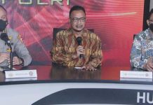 Komnas HAM Turun Tangan, Bakal Panggil Irjen Ferdy Sambo Beserta Istri, Terkait Tewasnya Brigadir J FOTO: Anggota Komnas HAM Khoirul Anam (tengah) saat menyampaikan keterangan pers di Mabes Polri/Ist