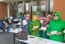 BKOW Sulsel Gelar Pertemuan, Bahas Persoalan Sampah di Makassar FOTO: Apiaty K Amin Syam Ketua Badan Kerjasama Organisasi Wanita (BKOW) Sulsel melaksanakan Pertemuan dan Silaturahmi antar pengurus BKOW Sulsel, di Hotel Grand Sayang, Sabtu (16/7/2022).