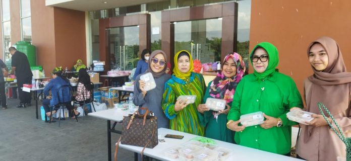 FOTO: Apiaty K Amin Syam Ketua Badan Kerjasama Organisasi Wanita (BKOW) Sulsel melaksanakan Pertemuan dan Silaturahmi antar pengurus BKOW Sulsel, di Hotel Grand Sayang, Sabtu (16/7/2022).