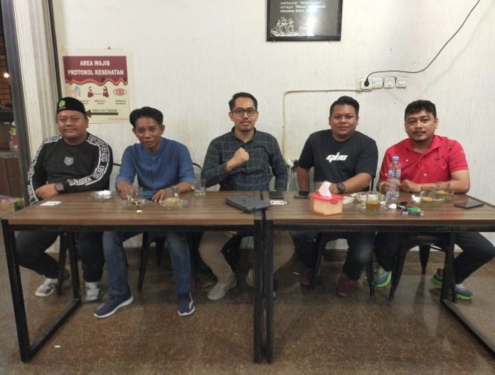 FOTO: Kuasa Dicky Perdana saat menggelar keterangan Pers di Makassar