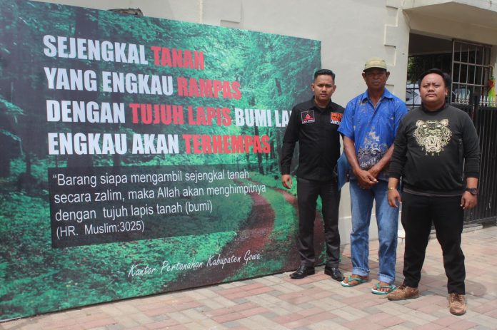 FOTO: Misi Dg. Tojeng, Bersama Wandi Sutiawan, S,H., yang berkantor Hukum di GEMPAK-HAM LAW OFFICE beralamat di jl veteran Utara Lr 46. No 46 kota Makassar,