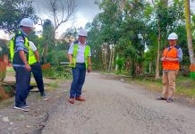 Proyek Jalan Mulai Dikerja, Wabup Edy Manaf Aktif Mengawasi FOTO: Wakil Bupati Bulukumba Andi Edy Manaf melakukan pemantauan pekerjaan jalan pada ruas Dampang-Bontorita dengan panjang jalan kurang lebih 7,030 kilometer.
