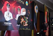 Raih Penghargaan KLA, Fatma: Terima Kasih Semua Pihak Telah Mendukung Program Pemkot Makassar FOTO: Kepala Dinas Pemberdayaan Perempuan dan Perlindungan Anak Kota Makassar Achi Soleman, S.Stp, M. Si menghadiri acara Penerimaan Penghargaan KLA Tahun 2022