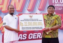 Dukung Pengembangan Wisata, Gubernur Sulsel Kembali Serahkan Bantuan 22,5 M Ke Pemkab Tana Toraja