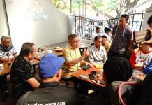 Kisruh Soal Rapat Pleno, TP: Jaga Marwah Partai, Golkar ini Bukan Perusahaan Keluarga FOTO: Ketua DPD I Partai Golkar Sulsel, Taufan Pawe, Saat menemui awak media disalah satu Warkop di Jl. Sawerigading, Makassar. Minggu, (24/7/2022).