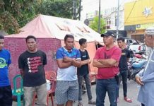Bupati Bulukumba, Andi Utta menyambangi korban kebakaran di jalan Bung Tomo, Bulukumba Bupati Bulukumba, Andi Utta menyambangi korban kebakaran di jalan Bung Tomo, Bulukumba