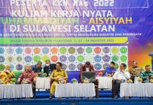 Amran Sulaiman Beri Beasiswa Bagi Mahasiswa Penghafal Quran 30 Juz FOTO: Andi Amran saat memberi kuliah umum dalam acara pelepasan KKN MAS Unismuh Makassar pada, Senin (01/08/22).