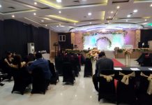 Tak Berizin Kembali Kelompok LGBT Berulah, Berkedok Ultah, Gelar Kontes Busana FOTO: Suasana panggung kontes busana di salah satu rumah bernyanyi di Jl Latimojong, Kota Makassar