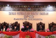 Melalui Rapat Paripurna, Pemda-DPRD Bulukumba Setujui 3 Ranperda FOTO: Bupati Andi Muchtar Ali Yusuf bersama Wakil Bupati Andi Edy Manaf saat menghadiri rapat paripurna, Rabu 3 Agustus 2022.