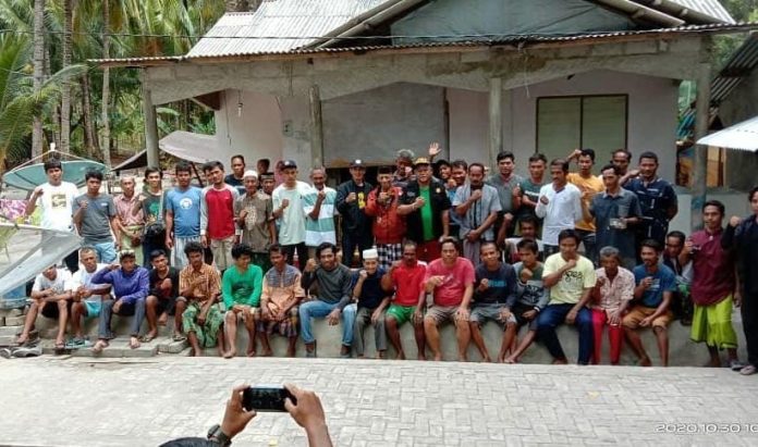 FOTO: Aliansi Kawan laut (AKL) bersama Himpunan Mahasiswa Liukang Tangaya Kabupaten Pangkajene Dan Kepulauan (Himalaya) Pangkep, dan Aliansi Masyarakat Peduli Bahari Indonesia (AMPIBI)