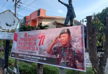 Beredar Luas Baliho KASAD Jenderal TNI AD Dudung Abdurachman, ini Kata Pengamat FOTO: Baliho KSAD Jenderal TNI-AD DR. Dudung Abdurachman, SE,.MM di kota Makassar. Sabtu, (6/8)