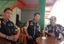 Pangdam Hasanuddin Pimpin Apel Bersama Sinergitas TNI dengan GMBI FOTO: Kiri, Andi Didi Pengurus Distrik Bulukumba bersama Ketua Wilayah Teritorial GMBI Sulawesi Selatan Drs. Sadikin usai kegiatan Apel Akbar di lapangan Hasanuddin Makassar. Minggu, (7/8)