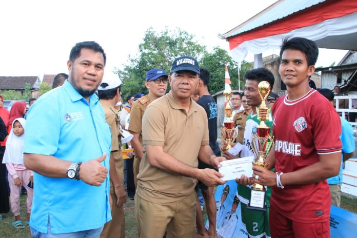 FOTO: Bupati Bulukumba, Muchtar Ali Yusuf saat membuka Turnamen Sepak Bola Bupati Cup I