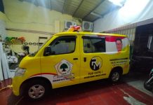 Fungsionaris Partai Golkar, Ruslan Mahmud Launching Ambulance Gratis FOTO: Fungsionaris DPD II Partai Golkar Kota Makassar, H. Ruslan Mahmud saat me-launching ambulance gratis.