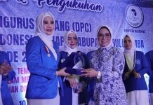Istri Wabup Jabat Ketua IWAPI Bulukumba FOTO: Hj Ira Kasuara Hasyim, Terpilih sebagai Ketua Dewan Pengurus Cabang (DPC) Ikatan Wanita Pengusaha Indonesia (IWAPI) Kabupaten Bulukumba.