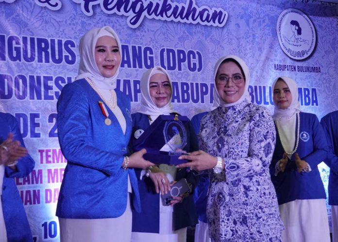 FOTO: Hj Ira Kasuara Hasyim, Terpilih sebagai Ketua Dewan Pengurus Cabang (DPC) Ikatan Wanita Pengusaha Indonesia (IWAPI) Kabupaten Bulukumba.