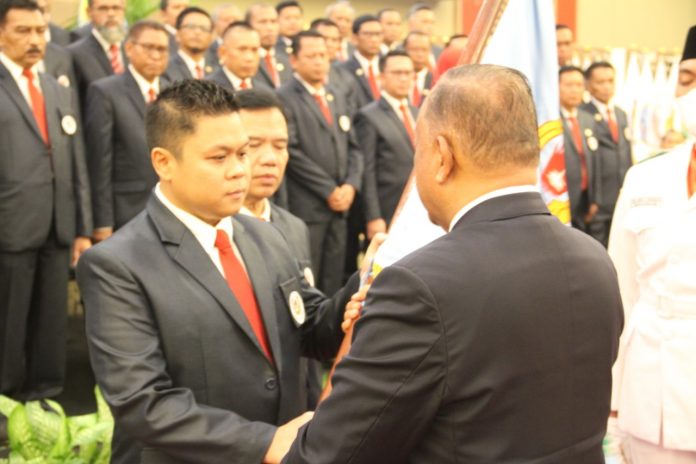 FOTO: Ketua Umum Koni Pusat Letjend (purn) Marciano Norman saat melantik Ketua KONI Sulsel Yasir Machmud, digelar malam tadi di hall Hotel Claro kota Makassar (10/08/22).