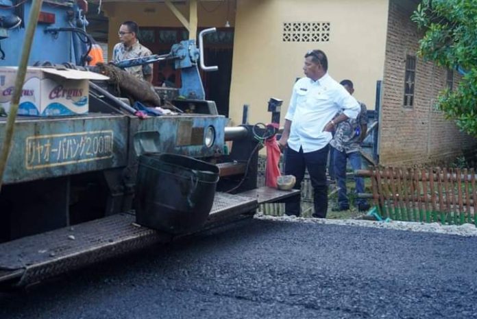 FOTO: Bupati Bulukumba Muchtar Ali Yusuf kembali melakukan peninjauan ke lokasi proyek pekerjaan jalan ruas Dampang- Bontorita.