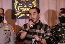 Ngoceh di Media, Brigjen Andi Rian: Beri Tahu ke Pengacara Kamaruddin, Kalau Dia Punya Bukti, Bawa ke Penyidik! FOTO: Direktur Tindak Pidana Umum Bareskrim Polri, Brigjen Andi Rian Djajadi (tengah) Sumber : ANTARA FOTO/Asprilla Dwi Adha/tom