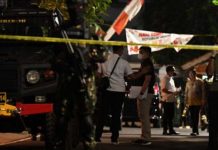 Kabareskrim: Penyidik Tim Khusus Polri Berangkat ke Magelang untuk Menelusuri Peristiwa yang Sebenarnya FOTO: Anggota polisi berada di kediaman pribadi mantan Kadiv Propam Polri Irjen Pol Ferdy Sambo Sumber : Antara