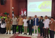 FDK UIN dan Kemenpora Gelar Workshop Moderasi Beragama Bahas Peran Pemuda FOTO: Deputi Bidang Pemberdayaan Pemuda Kemenpora Prof Faisal Abdullah bersama civitas Fakultas Dakwah dan Komunikasi UIN Alauddin Makassar. Selasa (16/8/2022).
