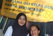 Perjuangan Anak Penambal Ban Asal Gowa yang Bertekad Ingin Menjadi Kowal FOTO: Ananda Fauziah Ferdy bersama Ibunya Ros