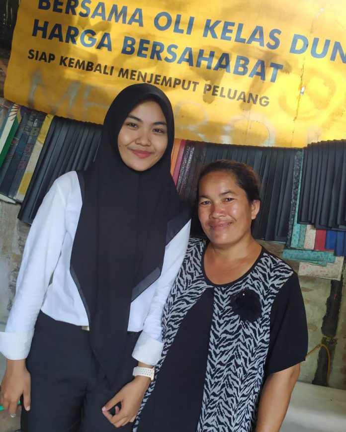 FOTO: Ananda Fauziah Ferdy bersama Ibunya Ros