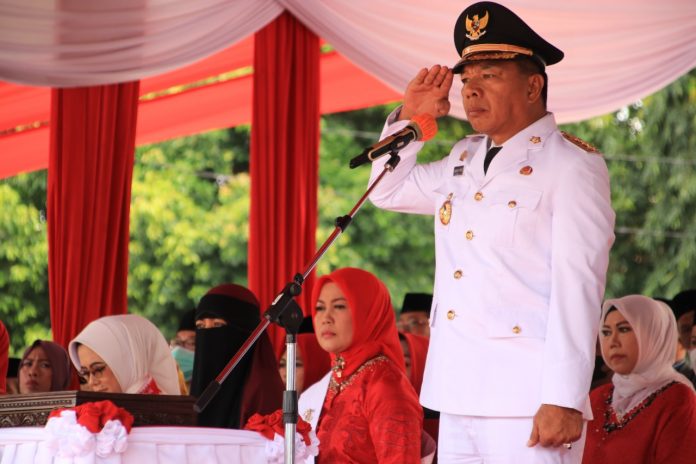 FOTO: Bupati Bulukumba, Andi Muchtar Ali Yusuf saat memimpin upacara peringatan HUT ke-77 Kemerdekaan Republik Indonesia (RI) di Lapangan Pemuda (Lapda) Bulukumba, Rabu, 17 Agustus 2022.