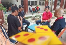 Rayakan Kemerdekaan, KONI Sulsel Lomba Domino, Yasir: Domino Sarat Kearifan Lokal FOTO: Suasana lomba domino di Gedung KONI Sulsel. Rabu, (17/8)