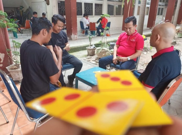 FOTO: Suasana lomba domino di Gedung KONI Sulsel. Rabu, (17/8)