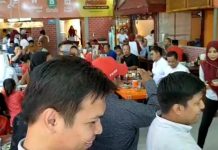 Gedung PWI Disegel, Kini Ada Aktivitas Rumah Makan, WRC Sebut Pemprov Sulsel Tidak Konsisten FOTO: Aktivitas rumah makan di dilantai dasar gedung PWI Sulsel yang sempat disegel pihak Satpol PP Pemrov Sulsel. (Hasil tangkap layar dari video WA)