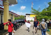 Masih Soal Karang Merah, PPM Gelar Aksi di BBKSDA Sulsel FOTO: Aksi Perhimpunan Pergerakan Mahasiswa (PPM), Gelar aksi unjuk rasa di depan kantor Balai Besar Konservasi Sumber Daya Alam (BBKSDA), Sulawesi Selatan.
