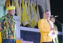 TP Orasi Politik, Ajak Kader Jaga Simbol Partai, Tidak Saling Menyerang Tapi Bersatu Menangkan Golkar di Pemilu 2024 FOTO: Ketua DPD I Partai Golkar Sulsel, HM Taufan Pawe saat menyampaikan Orasi Politiknya di Monumen Mandala, Kota Makassar. Jumat, (19/8)