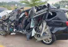 Mantan Wamen PU Alami Kecelakaan Maut, Korban Ayahanda Emil Dardak Wagub Jatim FOTO: Kondisi Toyota Innova yang mengalami kecelakaan di ruas Tol Batang-Pemalang, Sabtu. Sumber : (ANTARA/ HO-Humas Polda Jateng)