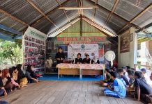 Dosen STISIP Sosialisasi Literasi Kepemimpinan Pemuda melalui PKM di Pulau Lakkang FOTO: Dosen Sekolah Tinggi Ilmu Sosial dan Ilmu Politik 17-8-1945 Makassar melaksanakan program pengabdian kepada masyarakat di Pulau Lakkang, Kota Makassar.