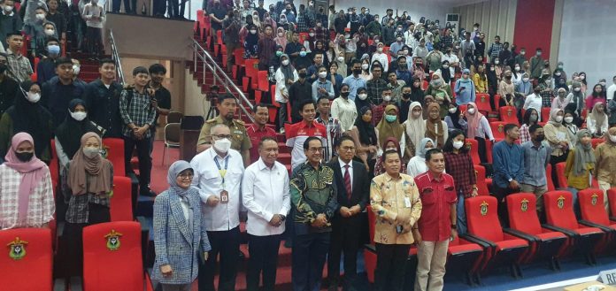 FOTO: Menteri Pemuda dan Olahraga (Menpora) Zainudin Amali bersama civitas mahasiswa fakultas hukum Universitas Hasanuddin usai membawakan kuliah umum di aula Prof. Lopa Fakultas Hukum Unhas Makassar, Selasa (23/8/2022).