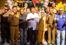 Bahas Kasus Perusakan Kapal Nelayan, Bupati Andi Utta: Murni Tindak Pidana FOTO: Pemkab Bulukumba Pemerintah Provinsi Sulawesi Selatan, dan Wakil Bupati Bantaeng, Sahabuddin, di rumah makan Grand 99, Jalan Bakti Adi Guna, Kelurahan Caile, Kecamatan Ujungbulu, Bulukumba, Selasa, 23 Agustus 2022